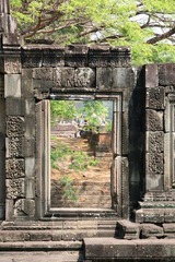 石门里的风景