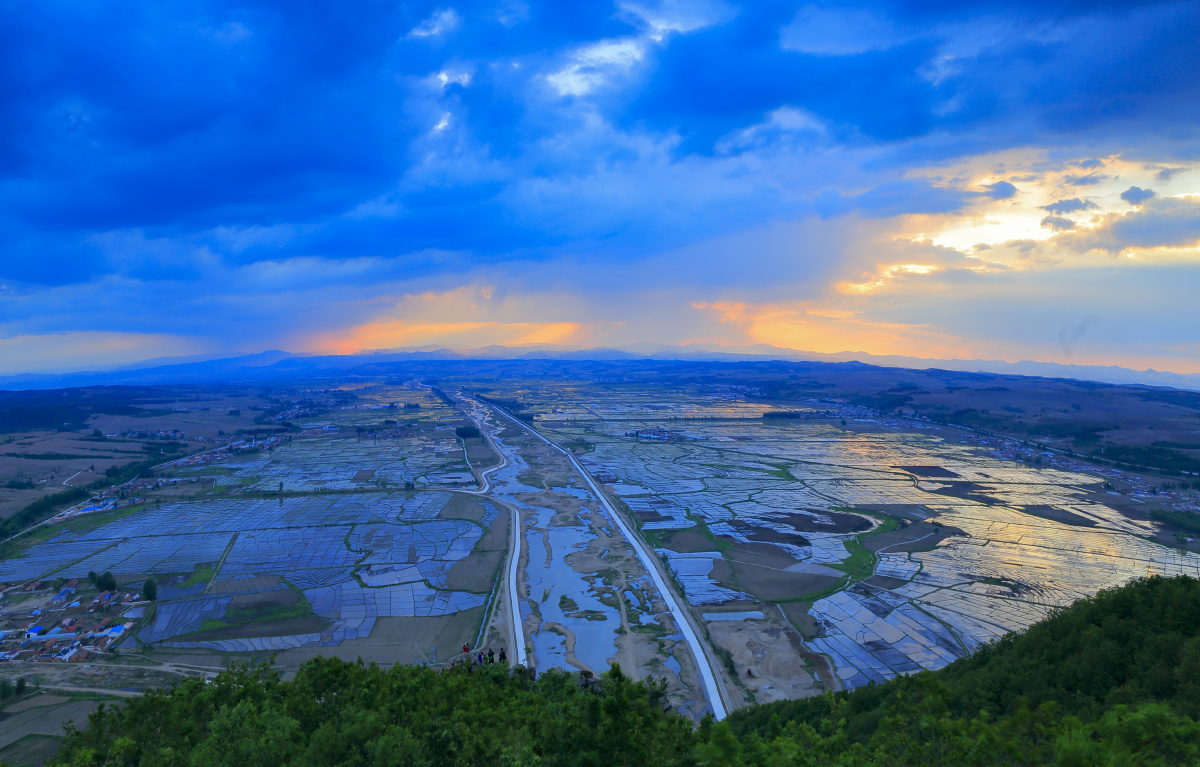 吉林省延边州和龙市海兰江畔田园风光.