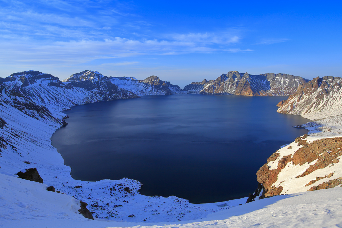 冬季长白山天池雪景全景.