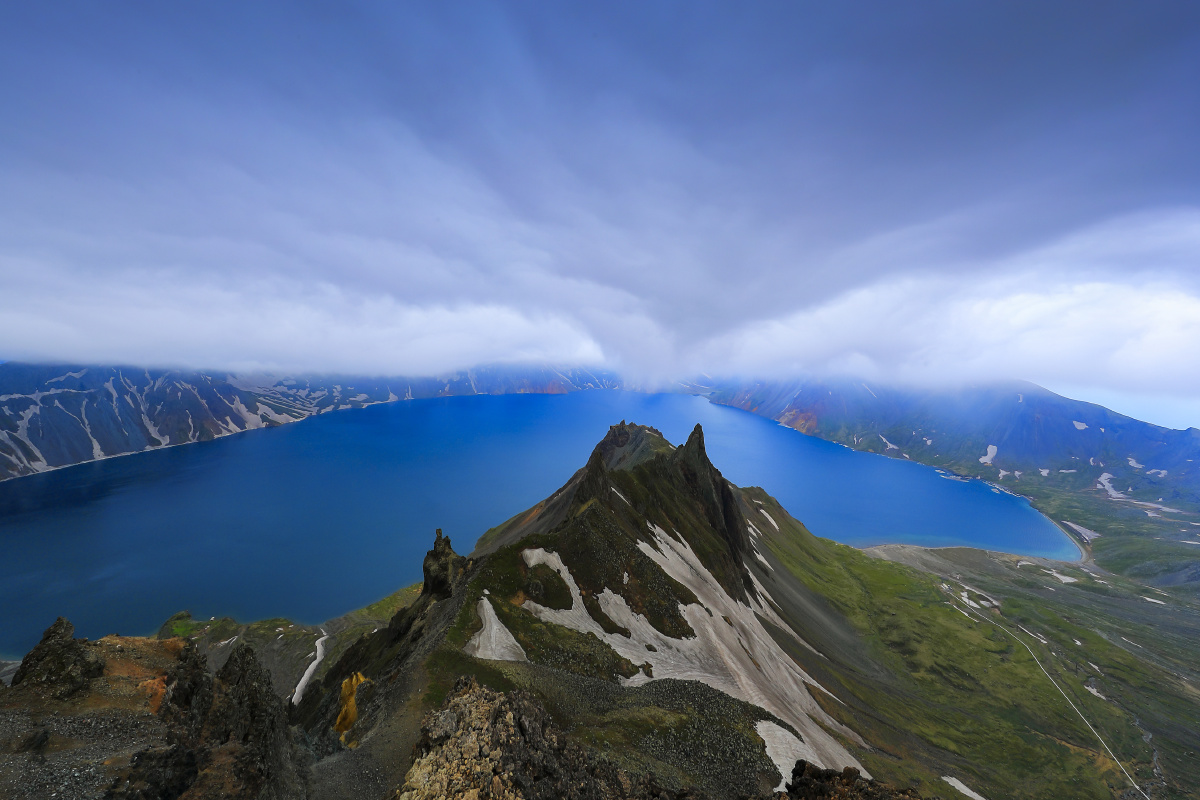 在朝鲜民主主义人民共和国拍摄的长白山自然风光.