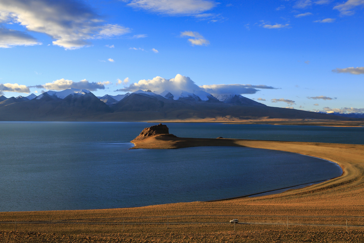 仁青休布措晨曦