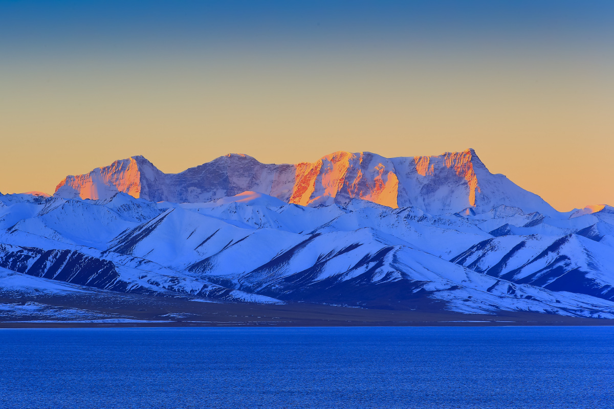 雄伟念青唐古拉山