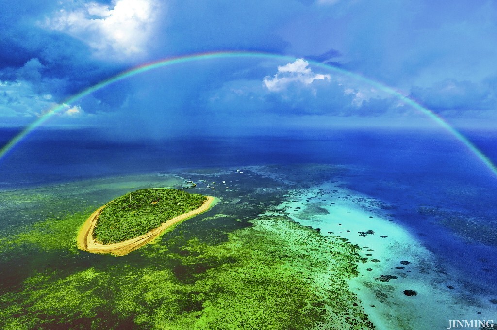 直升机上看大堡礁飞起彩虹