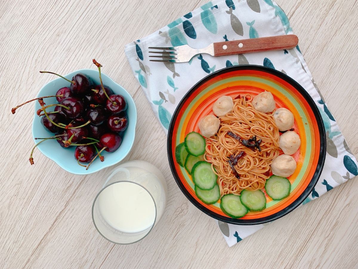 葱油拌面樱桃牛奶