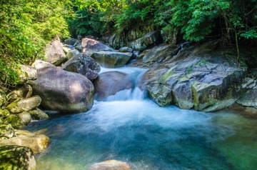 卧龙谷溪水a堆栈