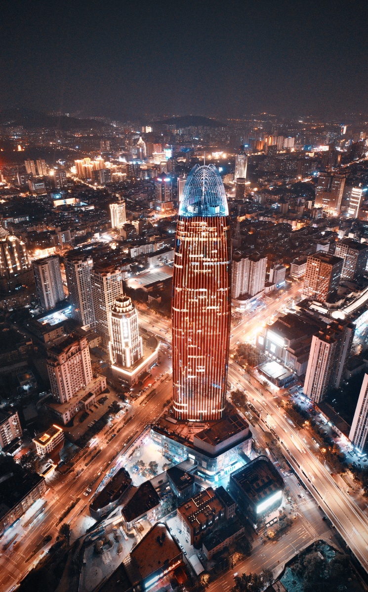 济南出差时用无人机航拍济南绿地中心的夜景