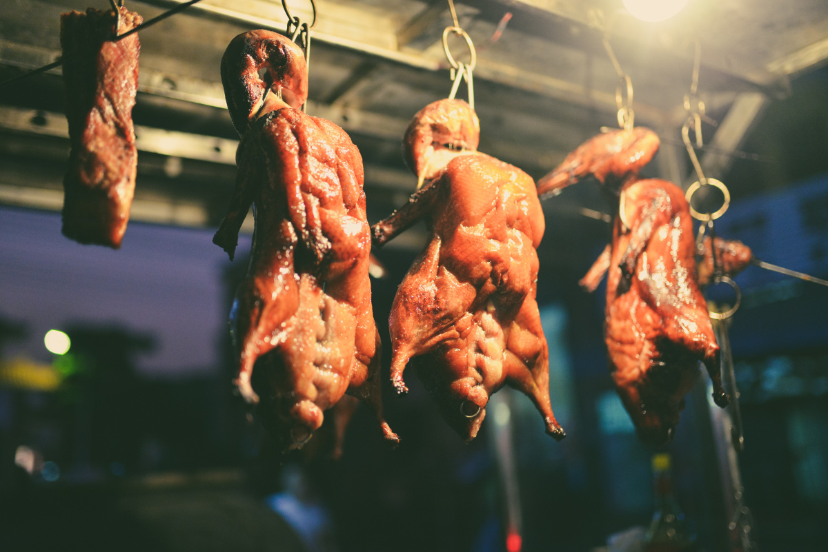 卖烤鸭的年轻小伙