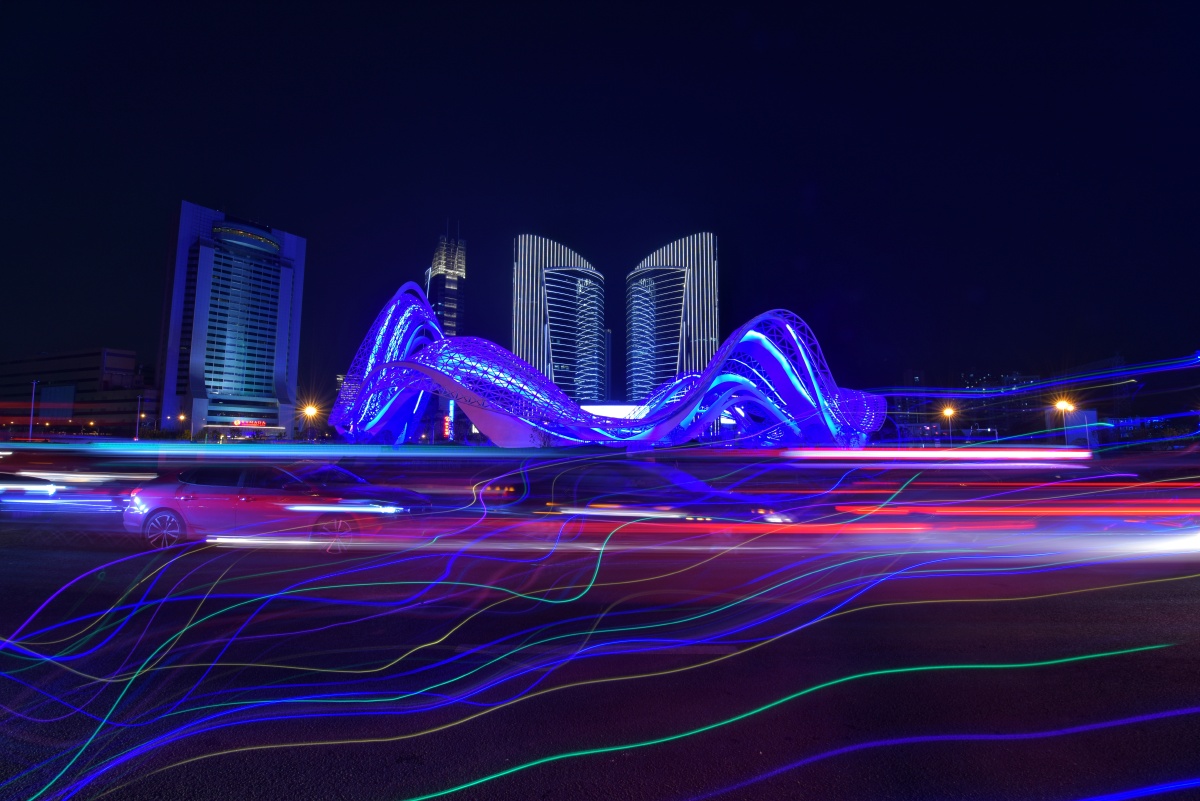 正在建设中的武汉鲁巷广场,据说地下是一个大型综合体,还未完全完工