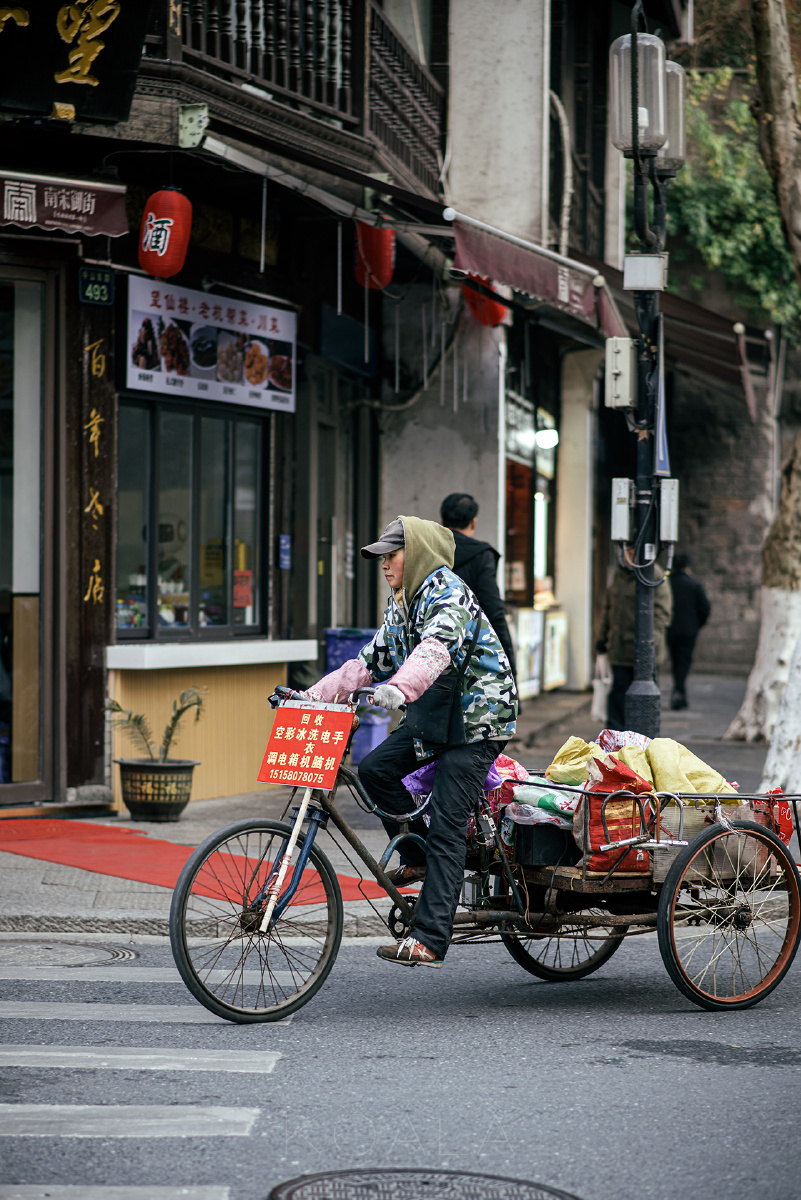考拉作品匆匆赶路人