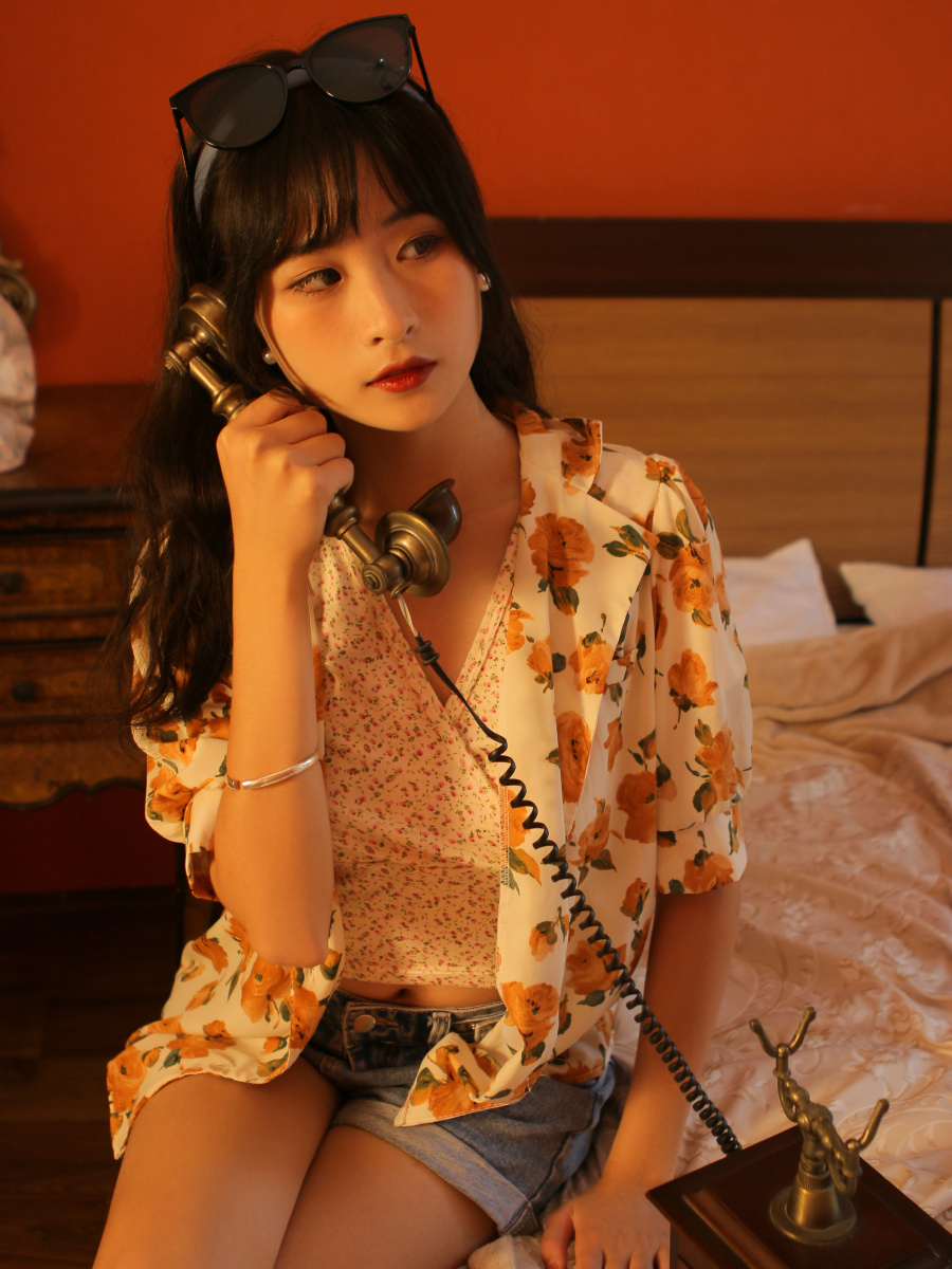 港风复古少女写真甜甜的小姐姐