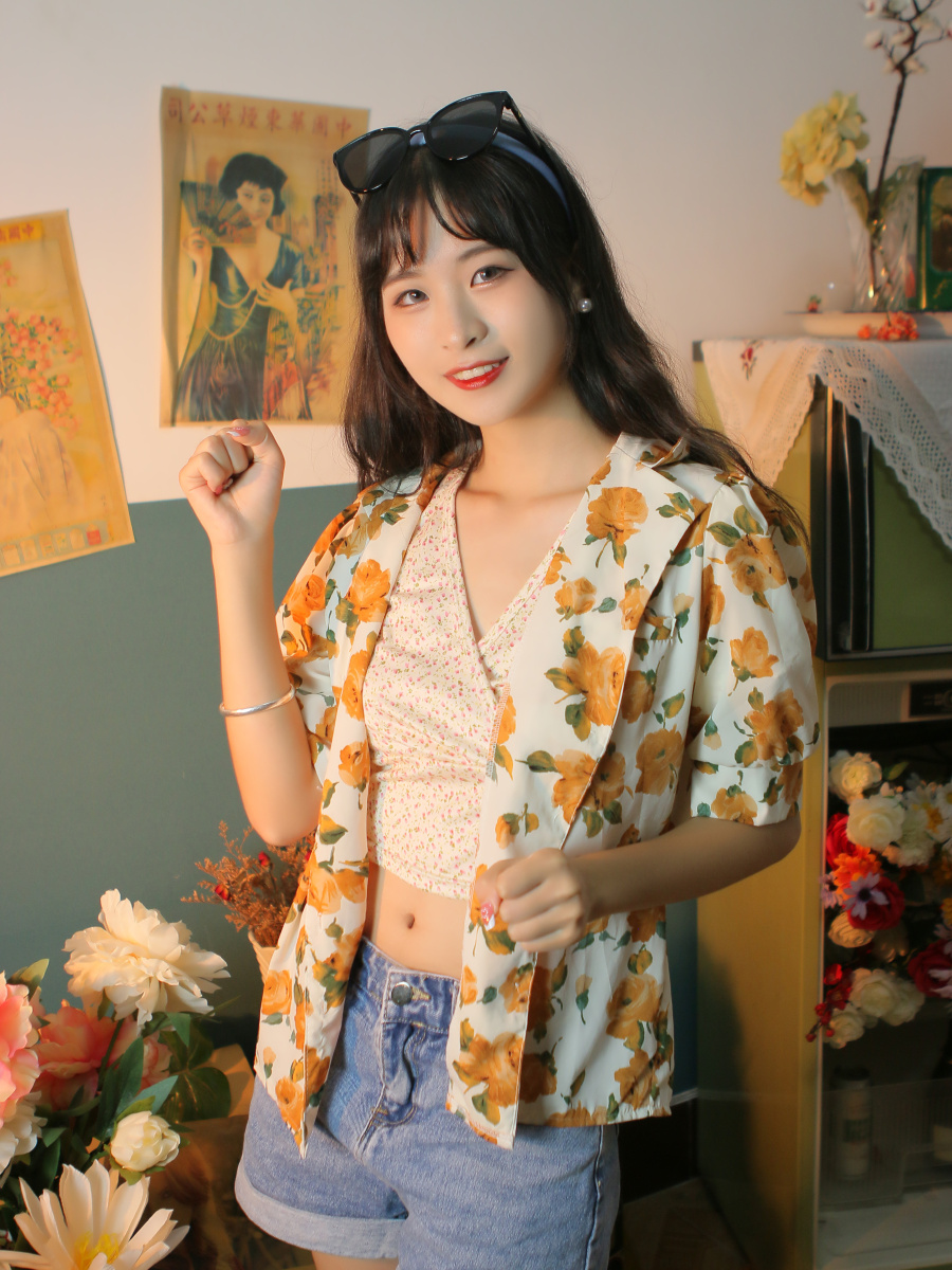 港风复古少女写真甜甜的小姐姐