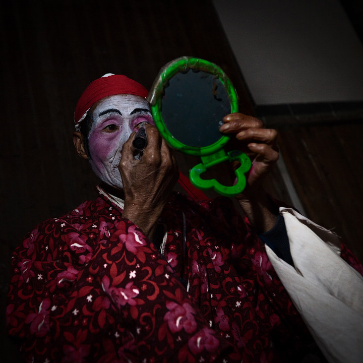 别样的粉面桃腮