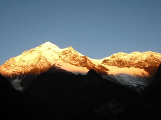日照金山