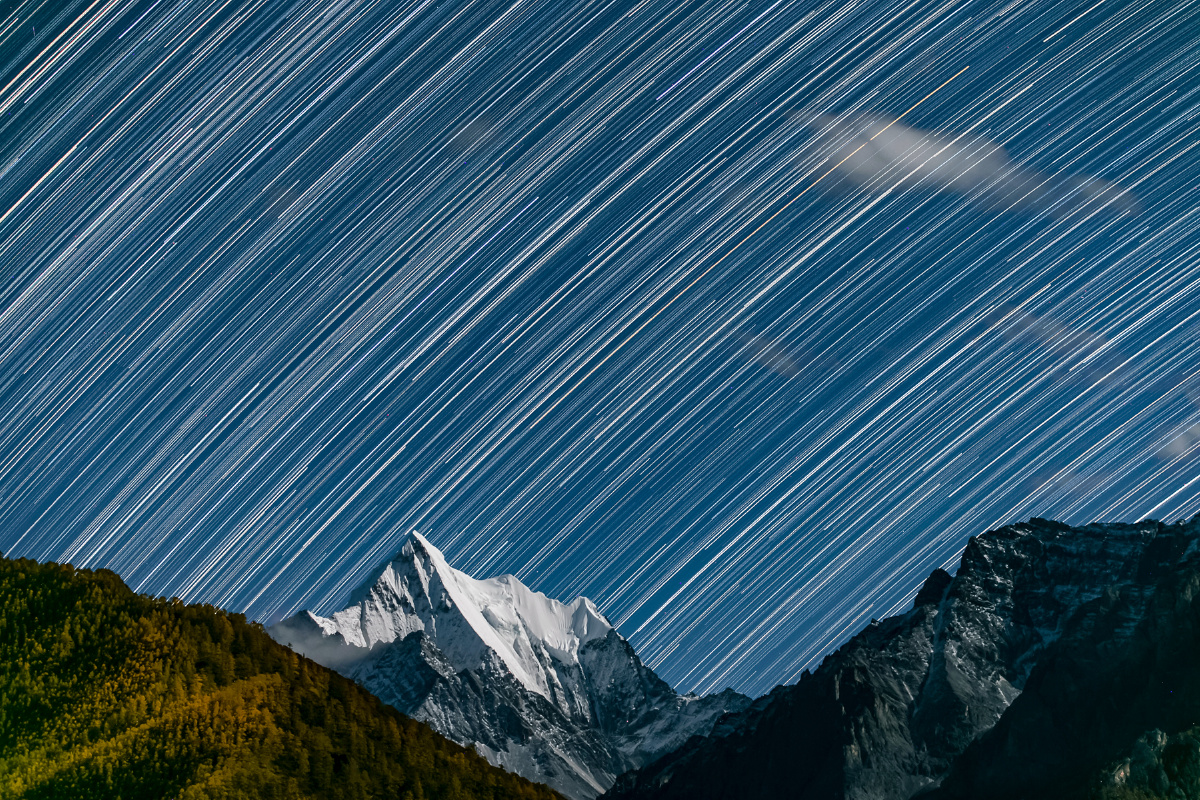 夏诺多吉雪山星轨
