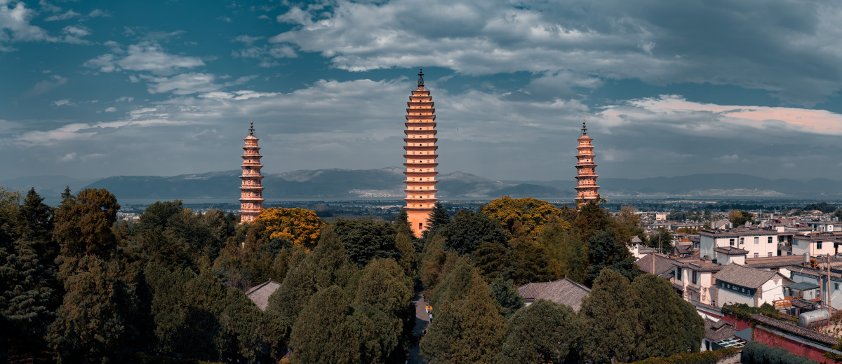 大理崇圣寺三塔全景图