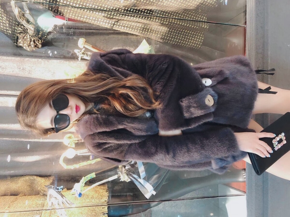 今年流行的双面绒大衣图片,手缝羊绒大衣颜色不同材质不同款式