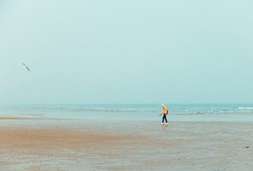 704949