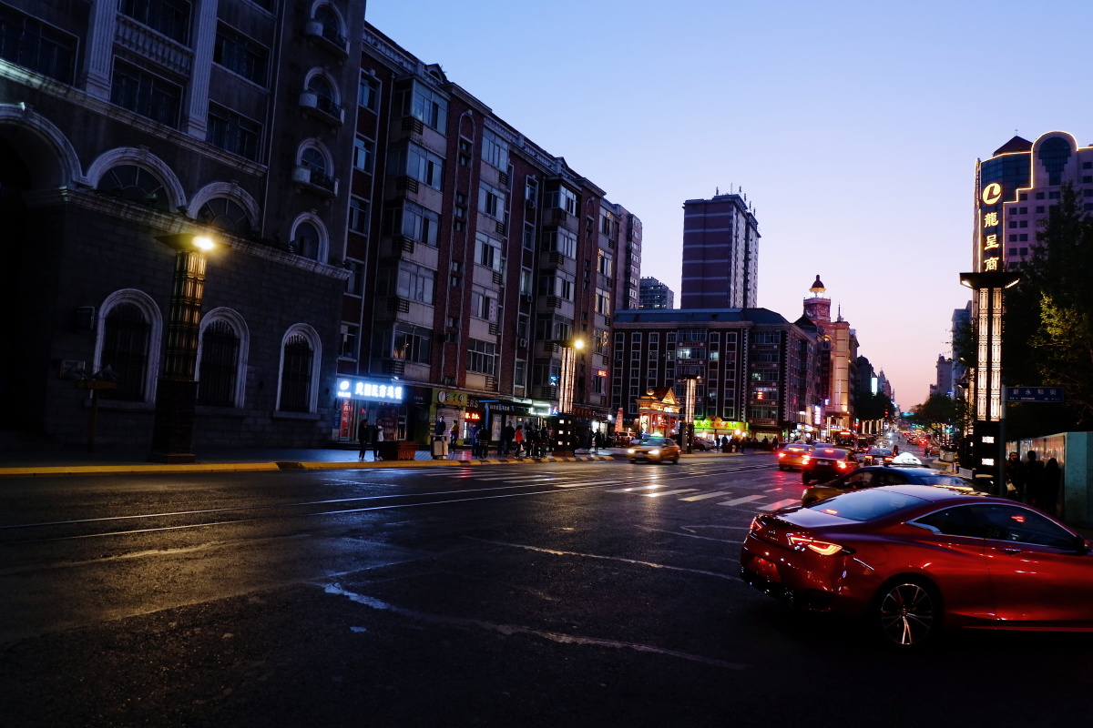 刚刚入夜的果戈里大街