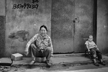 小村 妇女和小孩 2010