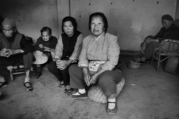 小村 老太太们 2010