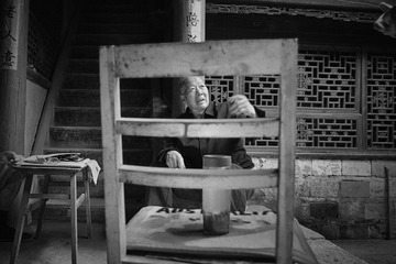 在莫大爷家商量对策 2010
