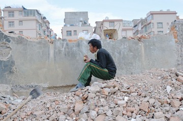 砸钢筋的人 2011