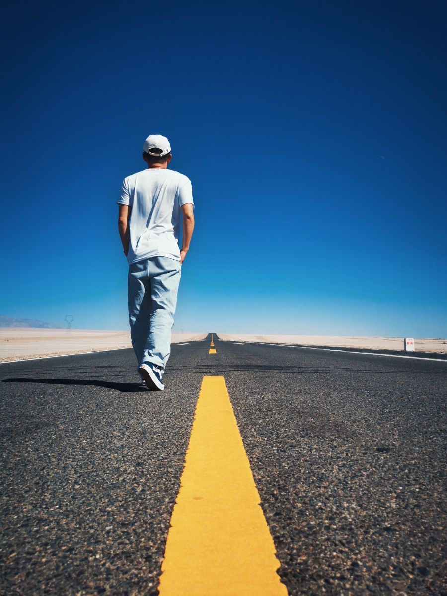 在路上封闭道路上拍摄请勿模仿