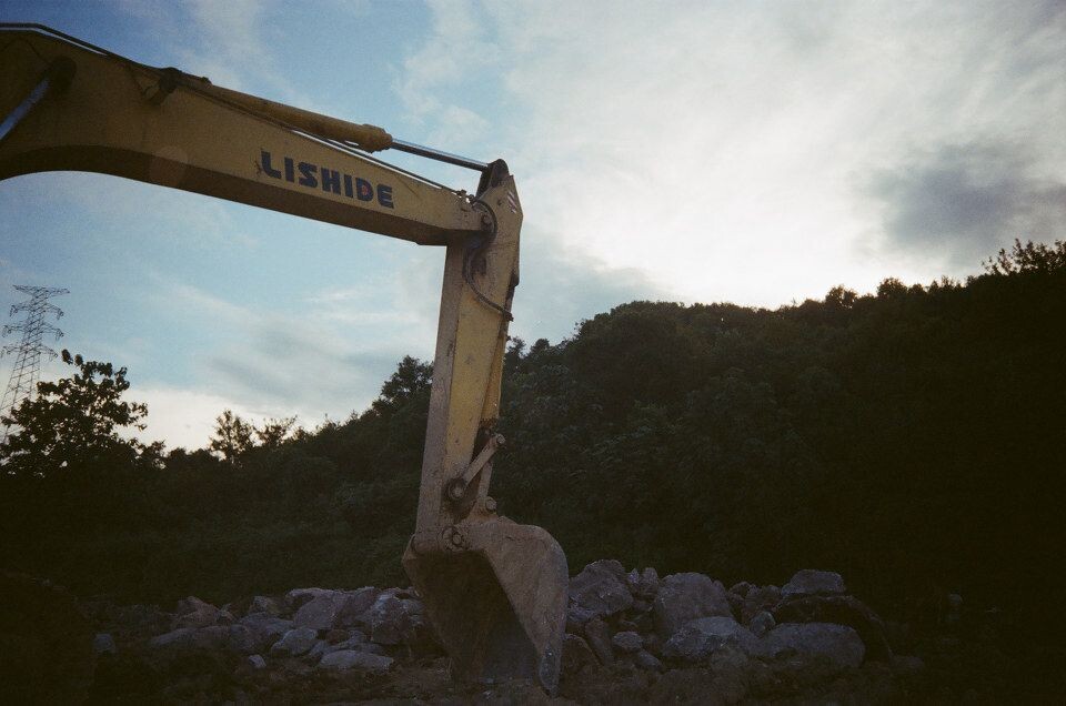 挖机<br />
（ 器材：Kodak EC200  胶卷： Kodak  GOLD FLIM FOR COLOR PRINGTS--200）