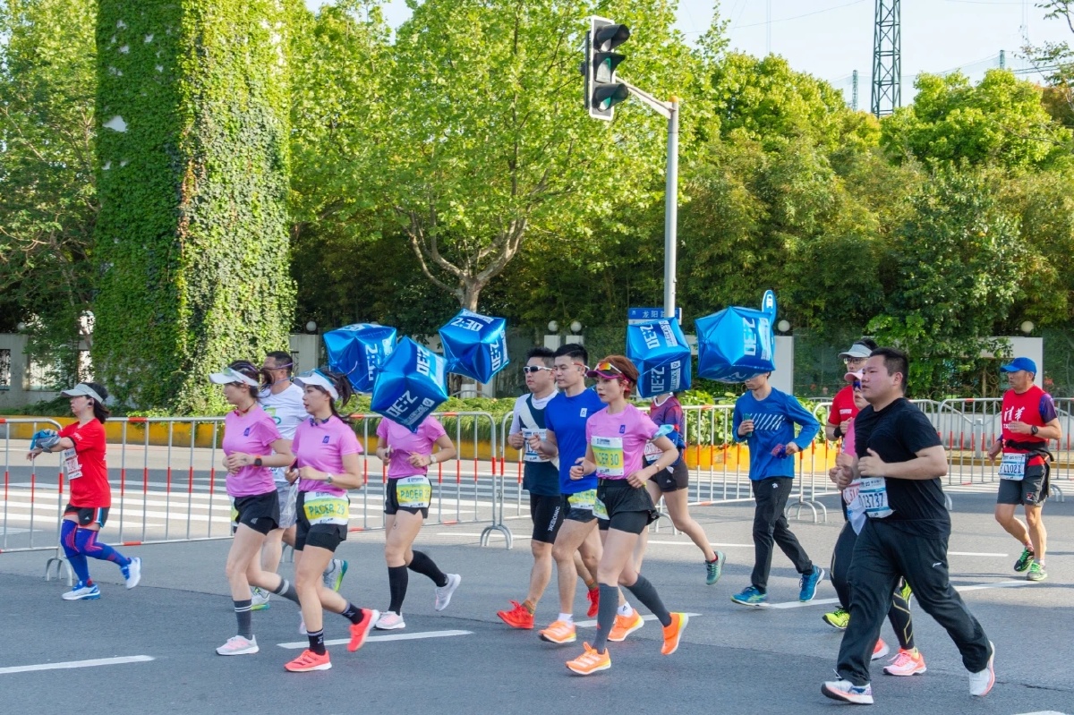 2021上海半程马拉松418举办日是浦东开发开放31周年纪念6000名跑者