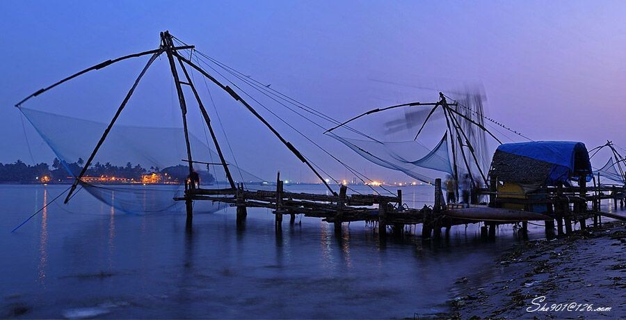 中国渔网（接图）<br />
2010年2月拍摄于印度科钦。&lt;br /&gt;<br />
2张接图。