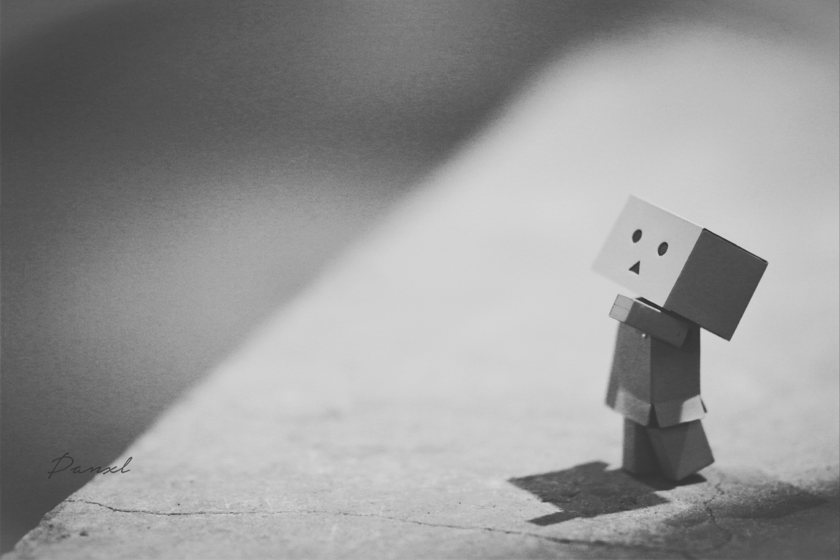 一个人的孤独夜的霓虹孤独的我只有黑白两色