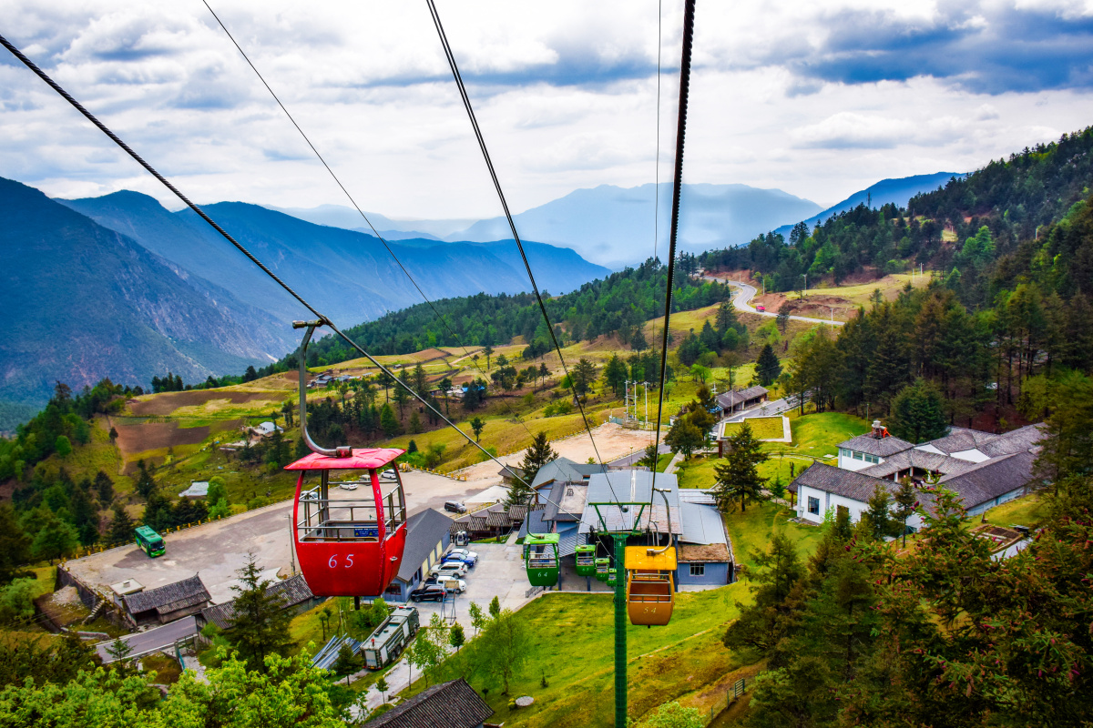 中国丽江玉龙雪山牦牛坪索道