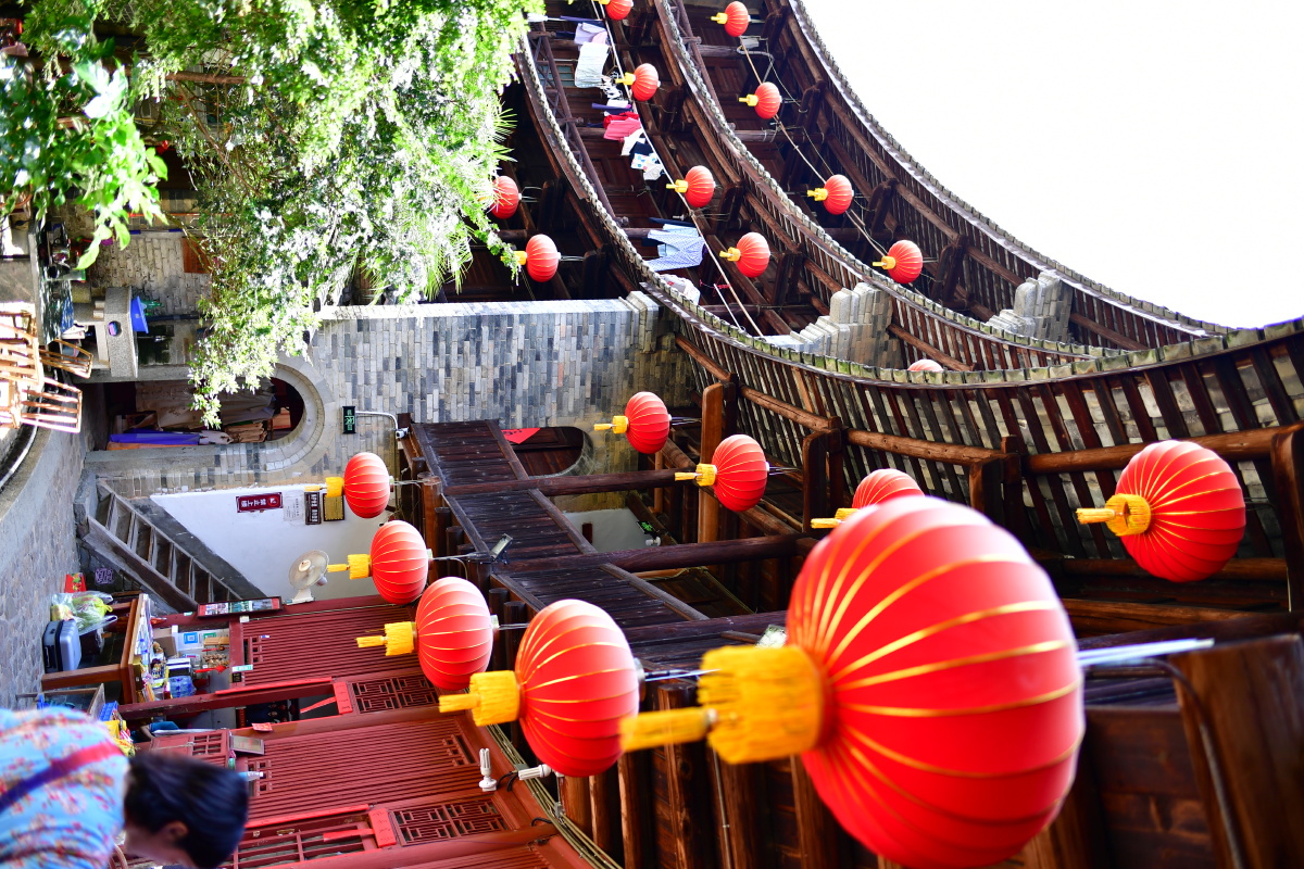 永定土楼又称筒子楼位于福建省龙岩市永定土楼千姿百态种类繁多分方楼