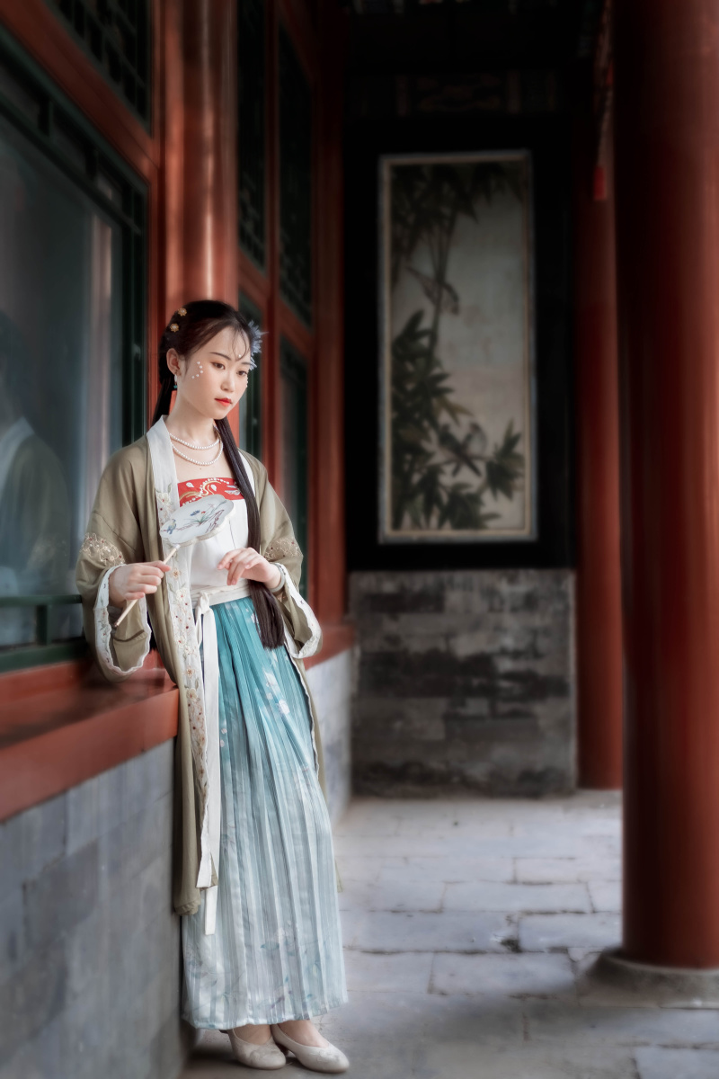 闺中女子知书达礼