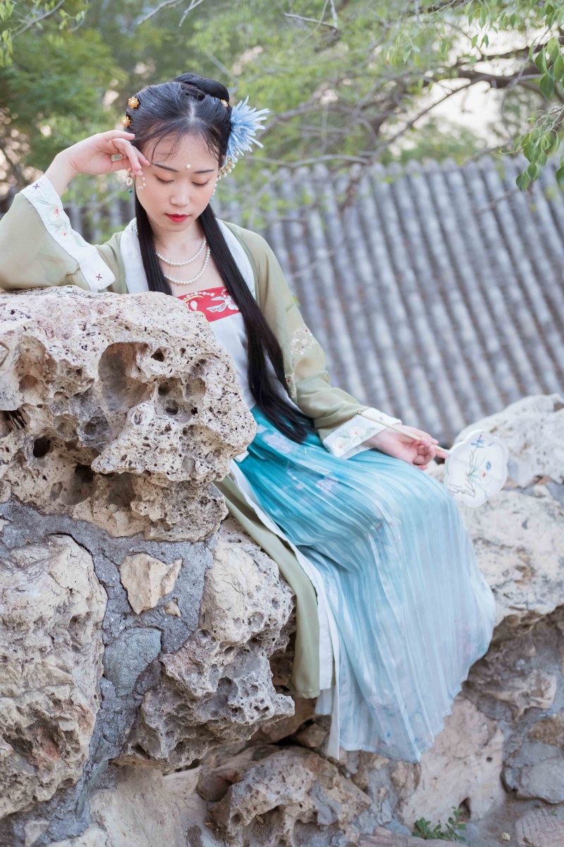 闺中女子知书达礼