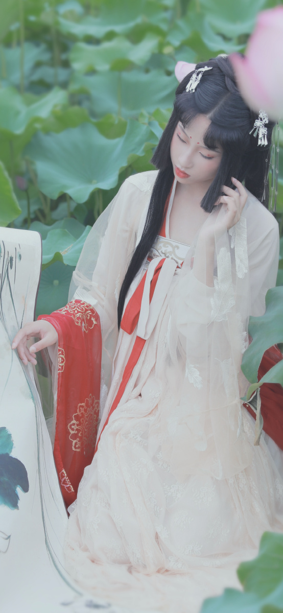 秀樾横塘十里香水花晚色静年芳荷塘汉服写真