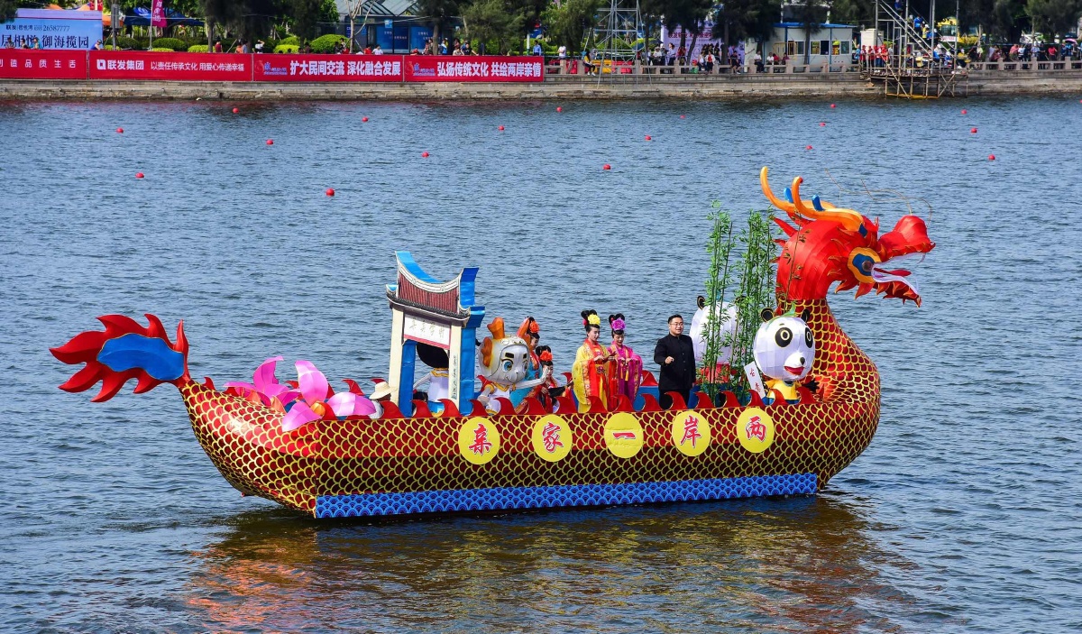 2018海峡两岸厦门集美龙舟文化节举行
