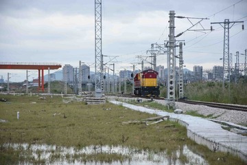 前场大型铁路货场及周边未开发（林志杰摄影）-4