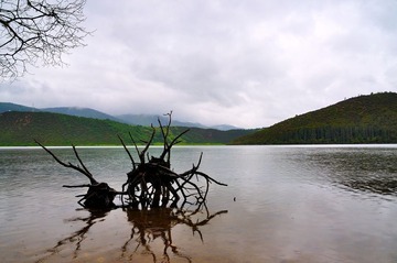 属都湖的宁静