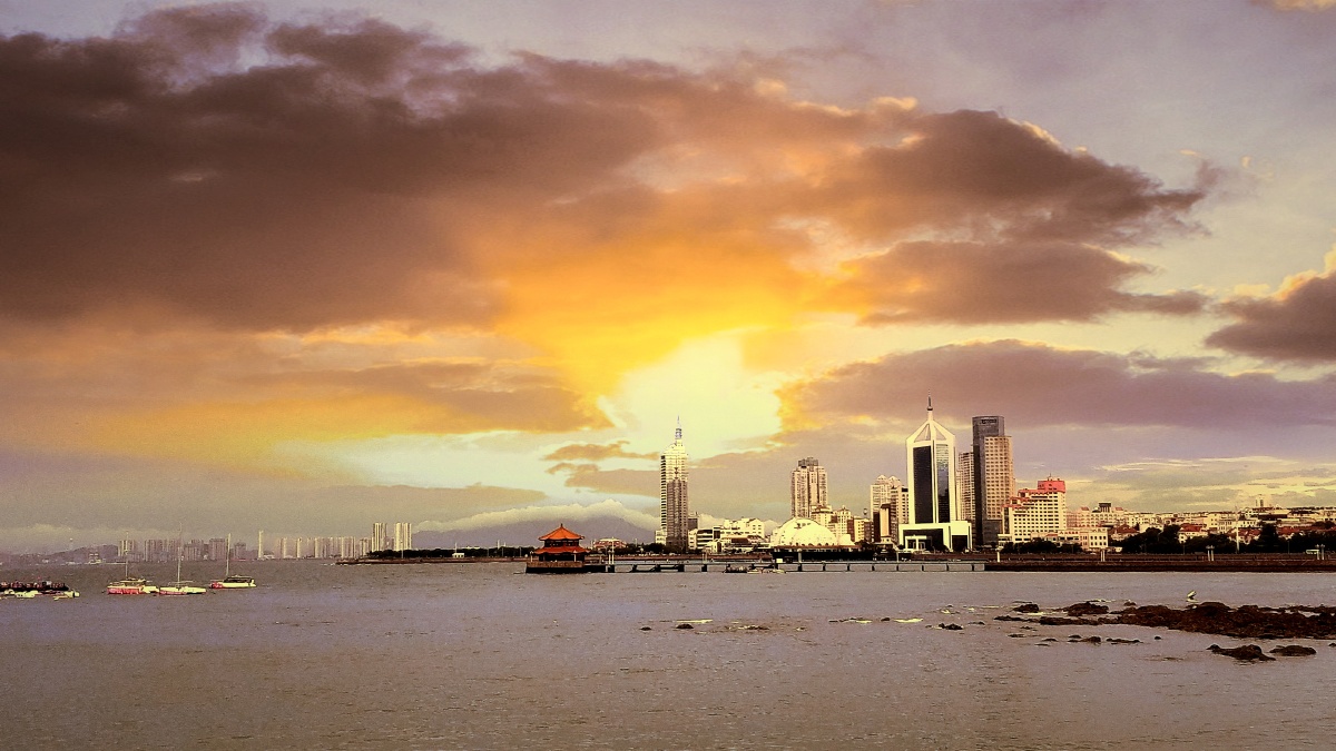 青岛栈桥的日落黄昏