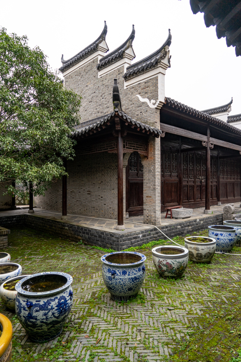 中国风格的园林旅游景区天香园位于中国江西南昌