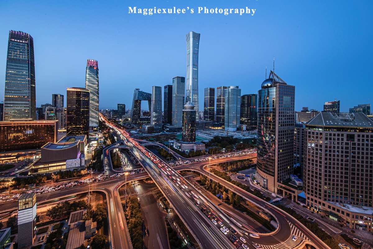 夜色国贸商务区车水马龙繁华喧嚣