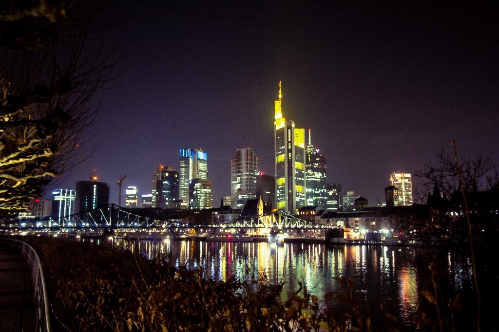 法兰克福的夜景，忘带脚架剁手