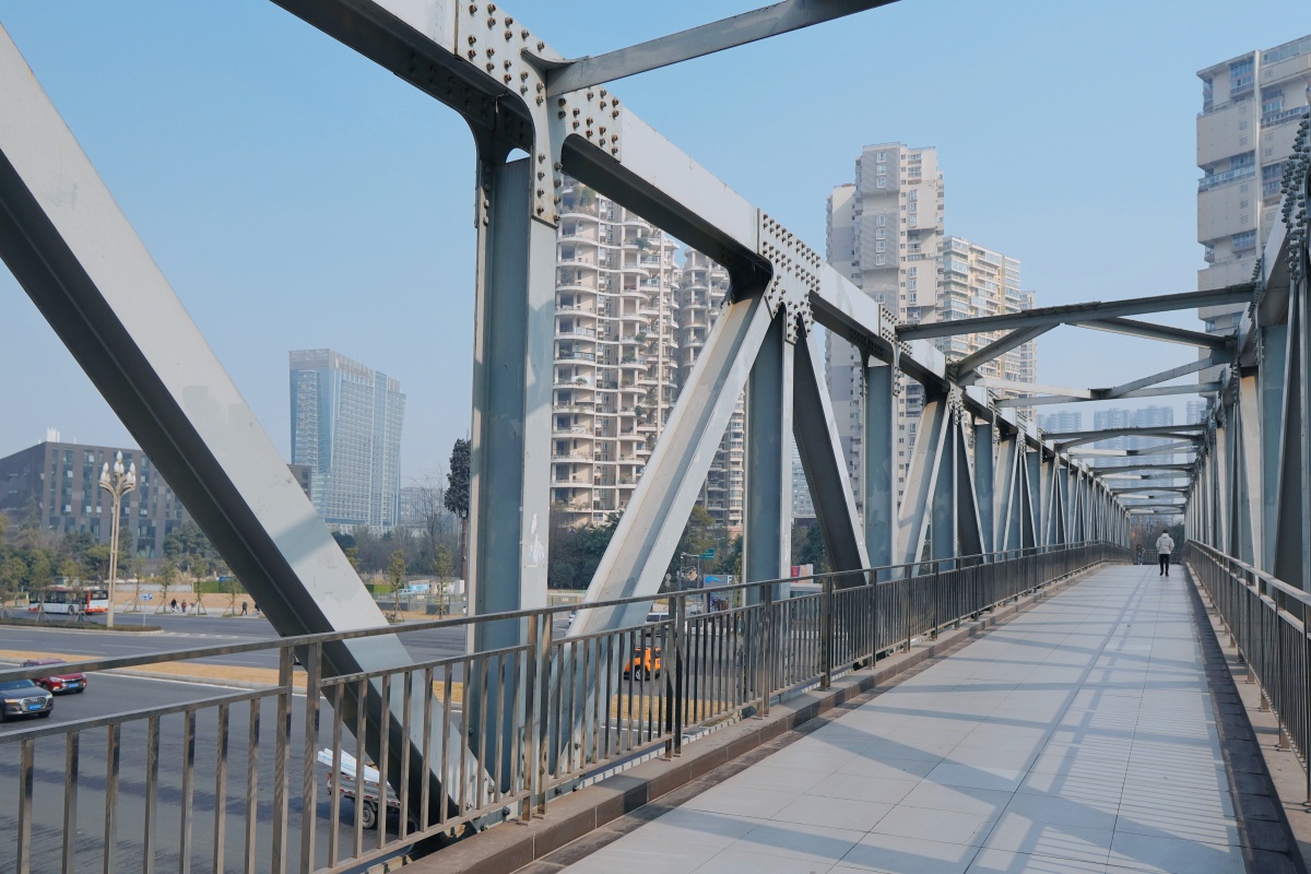 世纪城地铁天桥