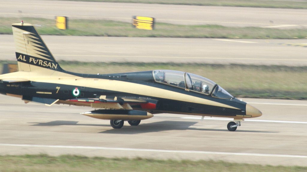 阿联酋空军骑士表演队 MB-339