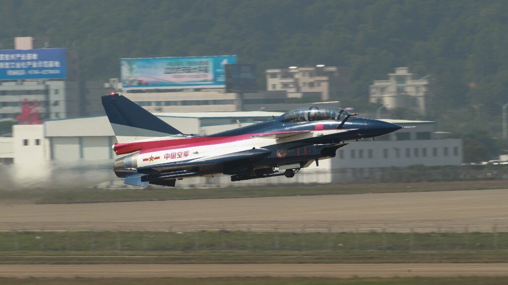 中国空军“八一”飞行表演队 歼10