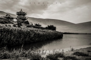月牙泉 黑白2