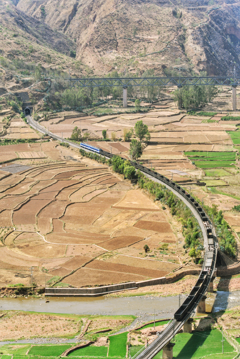 成昆铁路南段巴格勒展线法拉展线