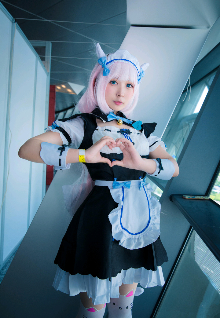 白丝小女仆 - 为爱cos而生