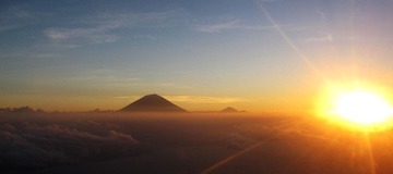夕阳下的巴图尔